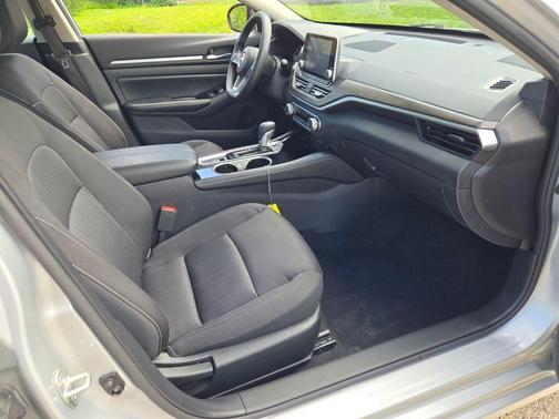Brilliant Silver Metallic 2023 Nissan Altima 2.5 SV