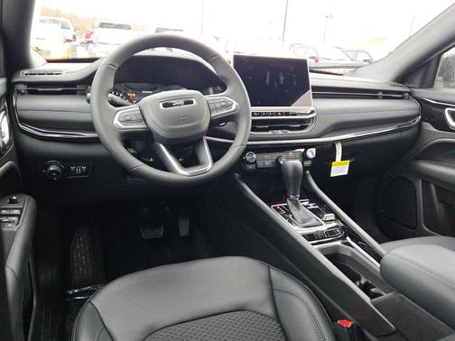 Diamond Black 2026 Jeep Compass Latitude