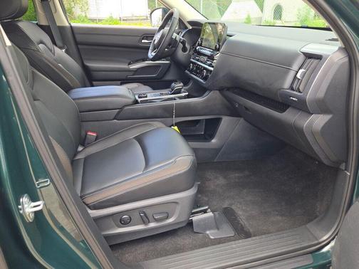 Obsidian Green 2024 Nissan Pathfinder SL