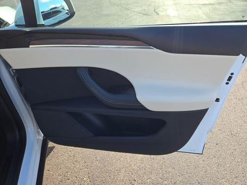 2023 Tesla Model X Standard Range