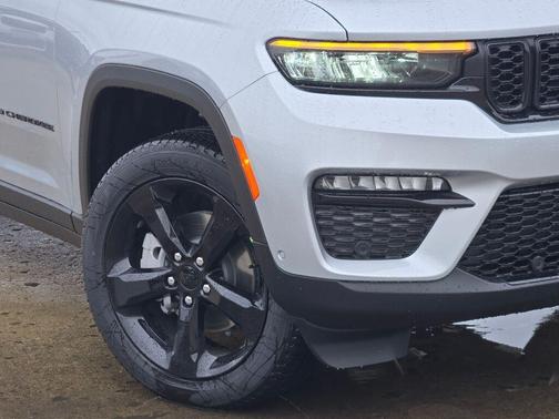 Silver Zynith 2025 Jeep Grand Cherokee Limited