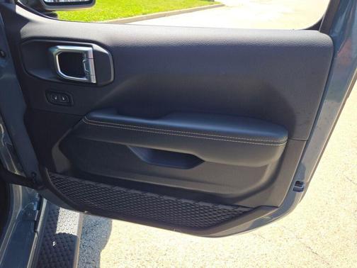 Anvil Clearcoat 2024 Jeep Wrangler Sahara