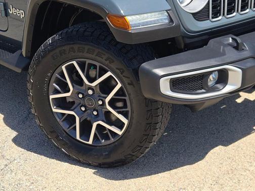 Anvil Clearcoat 2024 Jeep Wrangler Sahara