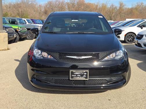 2026 Chrysler Voyager LX