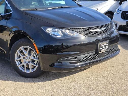 2026 Chrysler Voyager LX