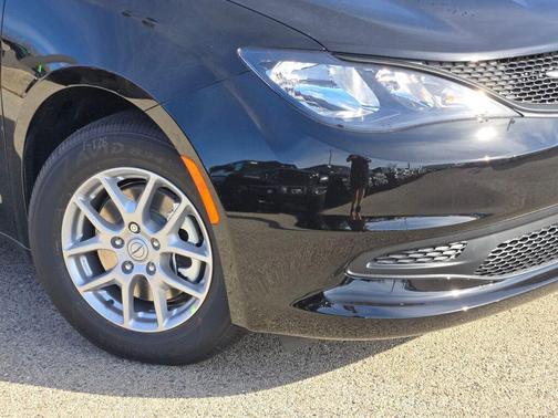 2026 Chrysler Voyager LX