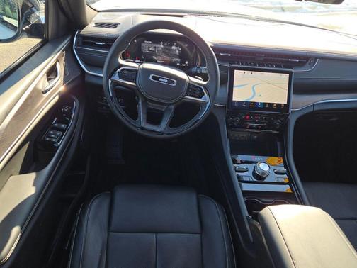 2025 Jeep Grand Cherokee Overland