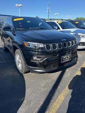 Diamond Black 2025 Jeep Compass Latitude