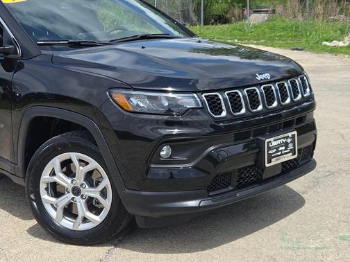 Diamond Black 2025 Jeep Compass Latitude