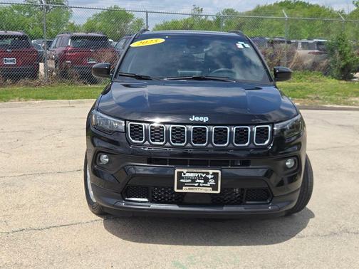 Diamond Black 2025 Jeep Compass Latitude