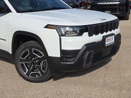 Bright White Clearcoat 2026 Jeep Cherokee LAREDO/LIMITED