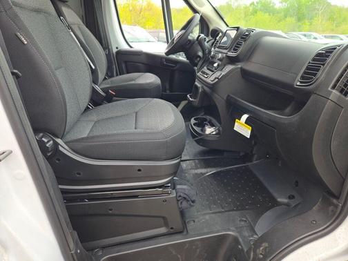 Bright White Clearcoat 2026 RAM ProMaster 1500 Low Roof