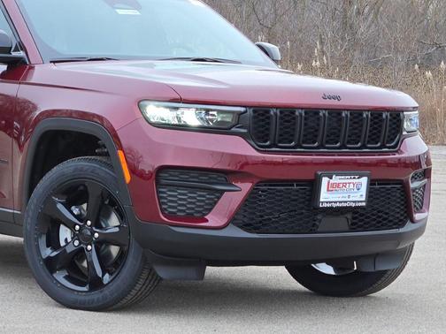 2025 Jeep Grand Cherokee Laredo