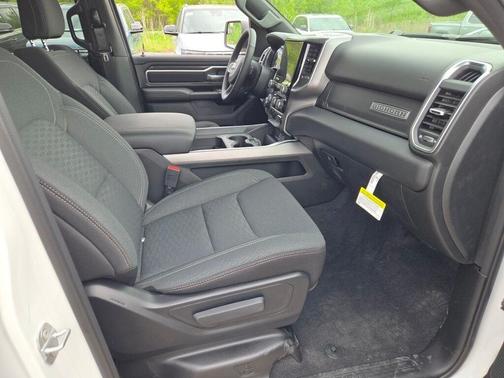 Bright White Clearcoat 2026 RAM 1500 Big Horn/Lone Star