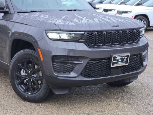 2025 Jeep Grand Cherokee Laredo