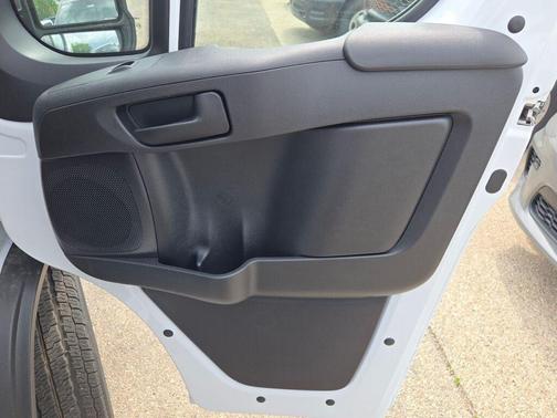 Bright White Clearcoat 2026 RAM ProMaster 1500 Low Roof