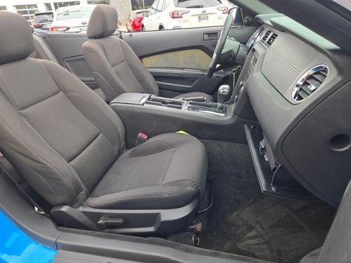 2012 Ford Mustang V6