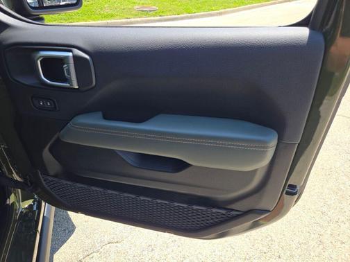 Sarge Green Clearcoat 2024 Jeep Gladiator Mojave