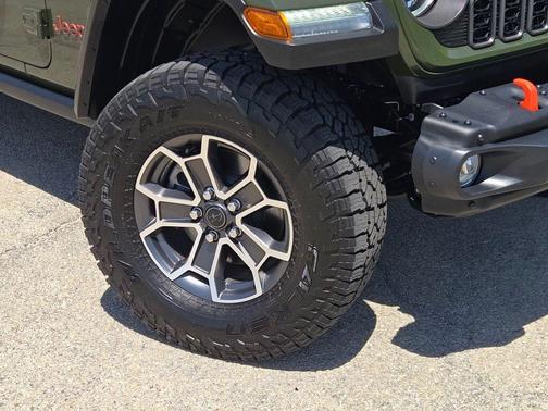 Sarge Green Clearcoat 2024 Jeep Gladiator Mojave