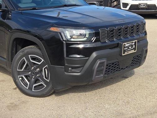 Diamond Black 2026 Jeep Cherokee LAREDO/LIMITED