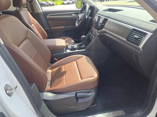 2022 Volkswagen Atlas 3.6L SE w/Technology