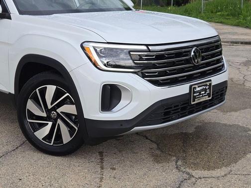 Opal White Pearl Effect 2024 Volkswagen Atlas 2.0T SEL