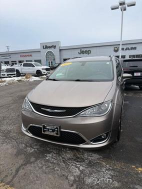 2017 Chrysler Pacifica Touring-L Plus