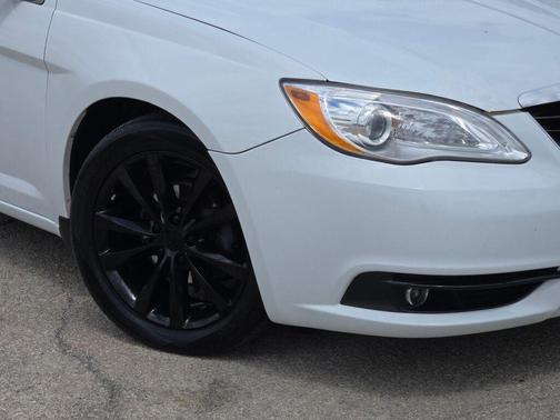 Bright White Clearcoat 2013 Chrysler 200 Limited