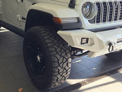 Bright White Clearcoat 2026 Jeep Wrangler Sahara
