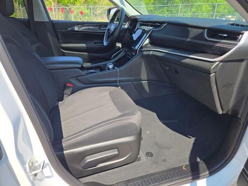 2022 Jeep Grand Cherokee Laredo