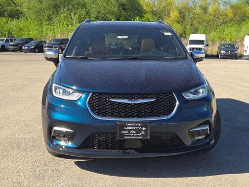 2025 Chrysler Pacifica Hybrid Pinnacle