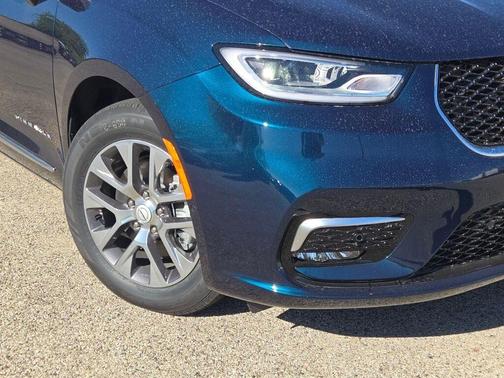 2025 Chrysler Pacifica Hybrid Pinnacle