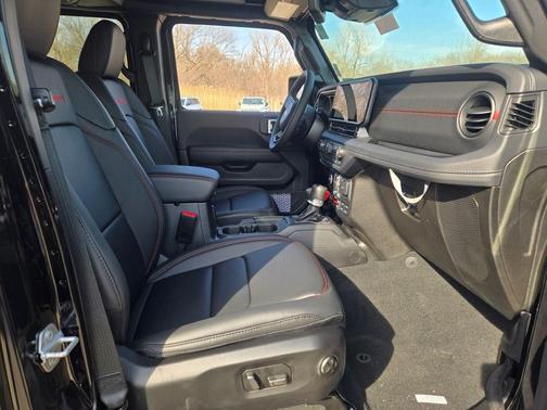 Black Clearcoat 2026 Jeep Wrangler Rubicon