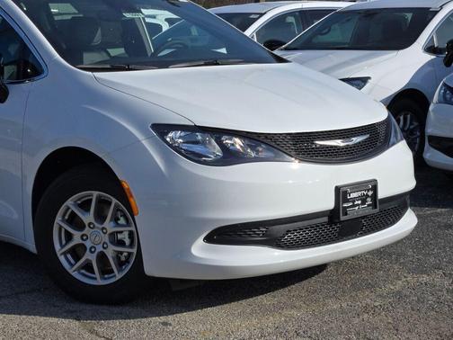 2025 Chrysler Voyager LX