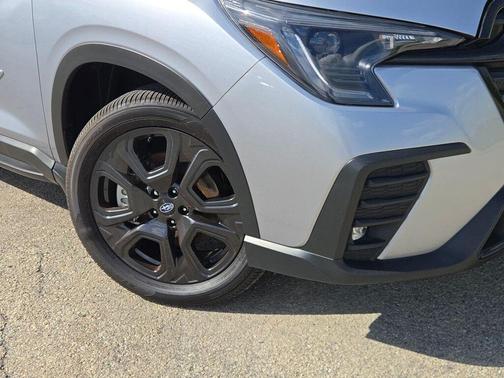 Ice Silver Metallic 2025 Subaru Ascent Onyx Edition Touring