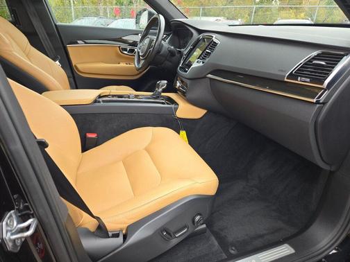 2018 Volvo XC90 T6 Momentum