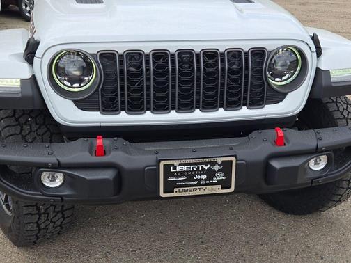 Bright White Clearcoat 2026 Jeep Gladiator Rubicon
