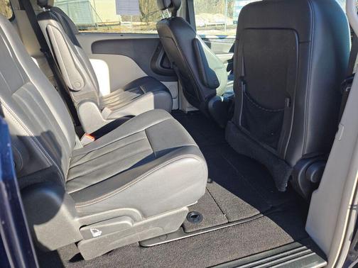 2013 Chrysler Town & Country Touring