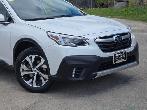Crystal White Pearl 2021 Subaru Outback Limited