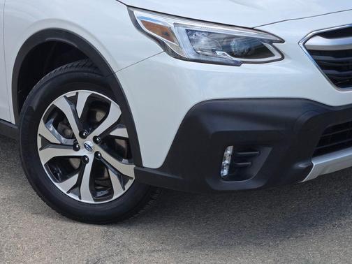 Crystal White Pearl 2021 Subaru Outback Limited