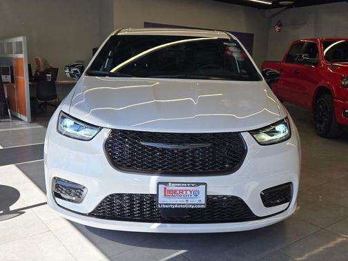 2024 Chrysler Pacifica Hybrid Select
