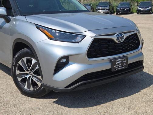 2022 Toyota Highlander Hybrid XLE