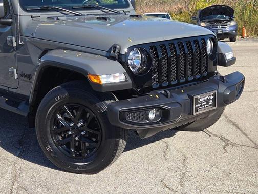 2022 Jeep Gladiator Sport