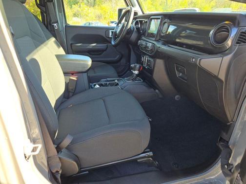 2022 Jeep Gladiator Sport