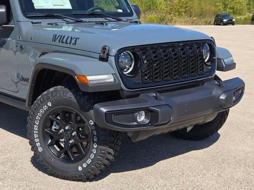2025 Jeep Gladiator Sport