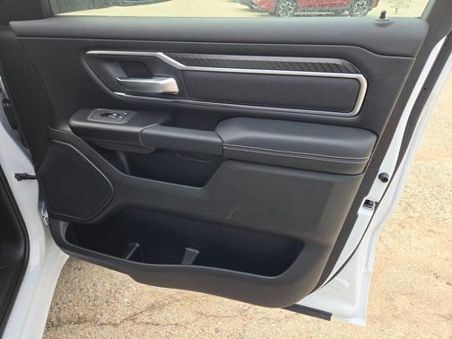 Bright White Clearcoat 2026 RAM 1500 Big Horn/Lone Star