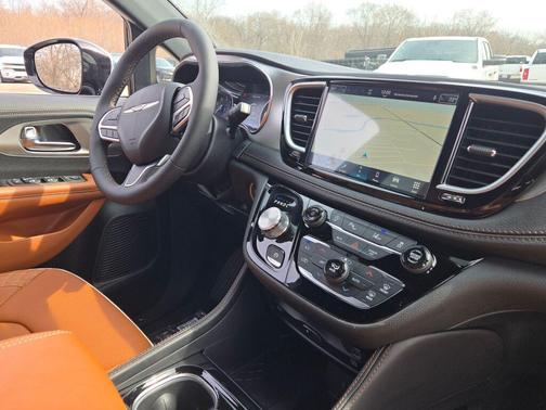 Diamond Black 2026 Chrysler Pacifica Pinnacle