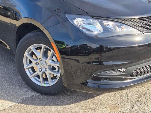 2026 Chrysler Voyager LX