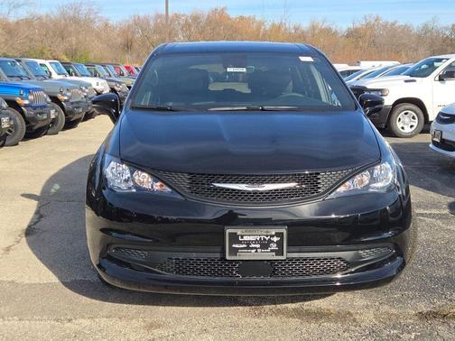 2026 Chrysler Voyager LX