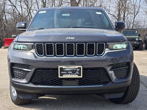Metallic 2026 Jeep Grand Cherokee Laredo